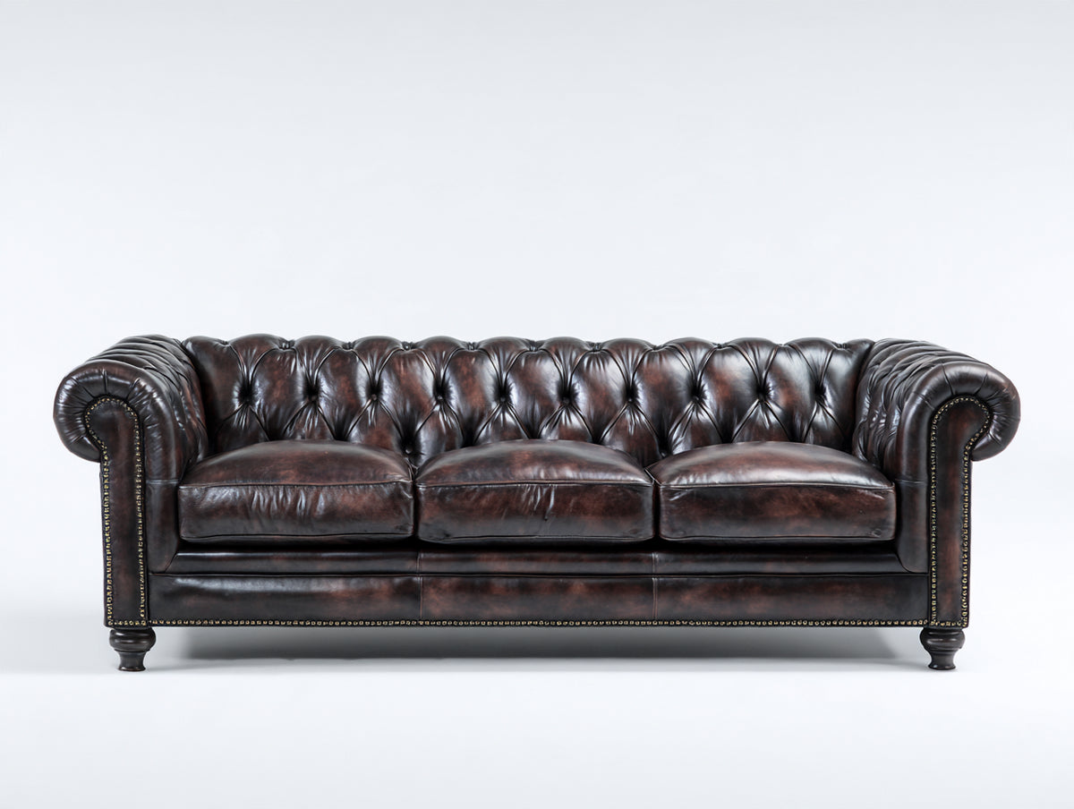 3 Sitzer Sofa 230 x 95 x 78 cm - Dunkelbraun - Chesterfield Sofa in Lederoptik mit Knopfheftung und gerollten Armlehnen